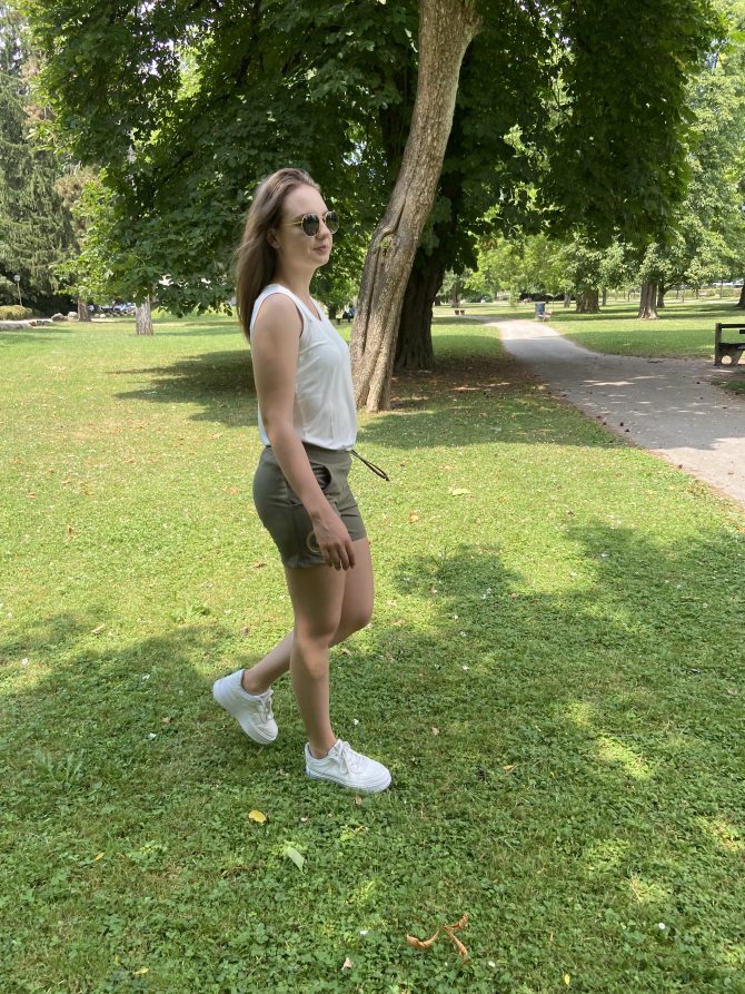 KRATKE HLAČE KEIRA OLIVNE - Image 2