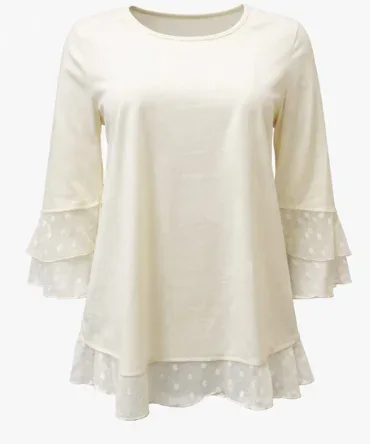 Å½enska bela bluza z volanÄki, primerna za vsakodnevno noÅ¡enje in elegantne priloÅ¾nosti.